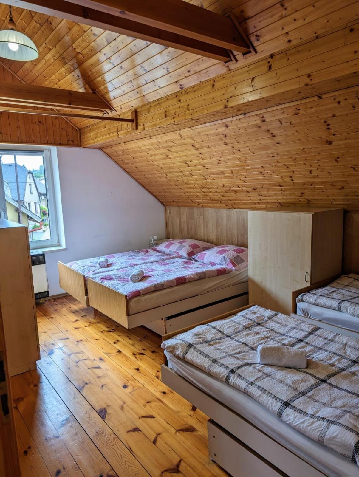 Červený Kostelec Apartman V Pensionu U Holzaepfelu מראה חיצוני תמונה